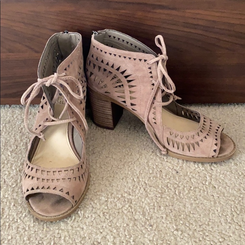 Vince Camuto Tarita suede sandals 7
